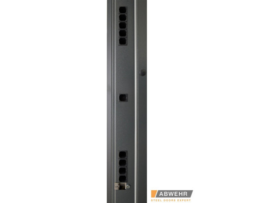 Трьохконтурні вхідні двері модель Moderna комплектація Grand   Дверне полотно виготовляється з металу 1,5 мм та укомплектовано двома МДФ накладками товщиною 16 мм ззовні та 10 мм всередині, що надає високий рівень тепло-