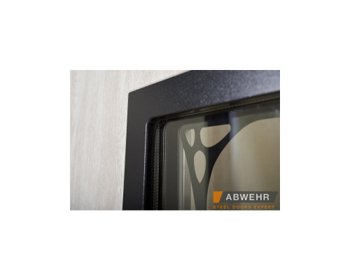 Вхідні двері модель Solid Glass комплектація Defender   Гнутий двоступеневий профіль забезпечує щільне прилягання дверного полотна до короба, завдяки чому досягається високий рівень тепло та шумоізоляції. Товщина коробу