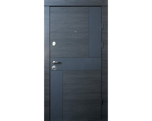 Вхідні двері Qdoors - серія Преміум. Колір внутрішньої накладки - біле дерево, колір зовнішньої сторони - венге сірий горизонт АРТ. Пофарбування короба в два кольори.