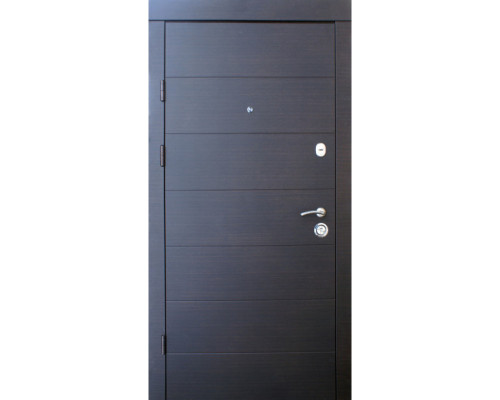 Входная дверь Qdoors  - серия Премиум. Цвет внутренней накладки -  венге ванильный горизонт, цвет наружной стороны - венге темный горизонт.Выкраска короба в два цвета.Полотно  и коробка наполнены минеральной ватой что по