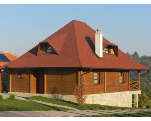 Изгибы и склоны не являются проблемой для черепицы Premium Traditional.Способна адаптироваться к крышам любой формы, эта линия битумной черепицы придает характер и гармонию благодаря округлому профилю и широкому цветовом