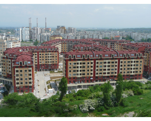 Простота является синонимом стиля, если говорить о Premium Rectangular. Историческая битумная черепица прямоугольной формы остается актуальной. Эксклюзивный ДИЗАЙН для любой крыши и контекста благодаря широкому ассортим